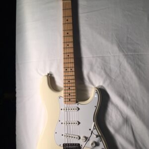 Fender Stratocaster MIM 2007-2008 Cream W/ Whammy Bar & Case